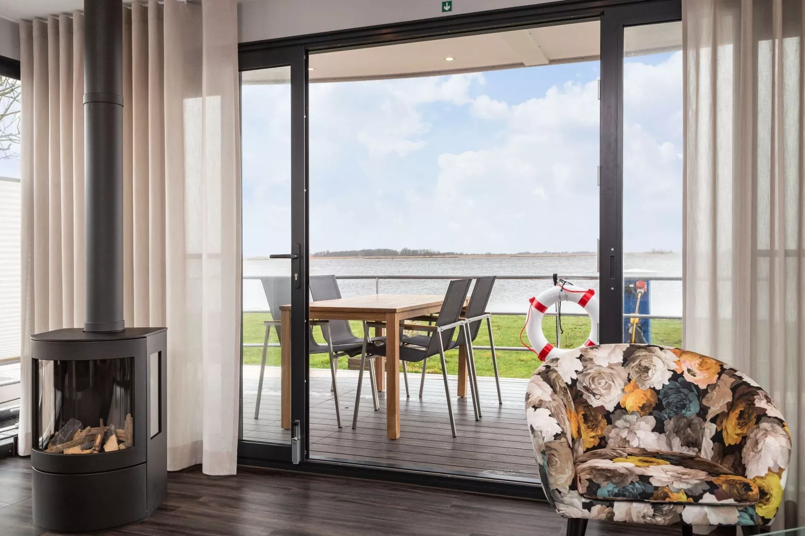 Houseboat Elysium met dakterras-Woonkamer
