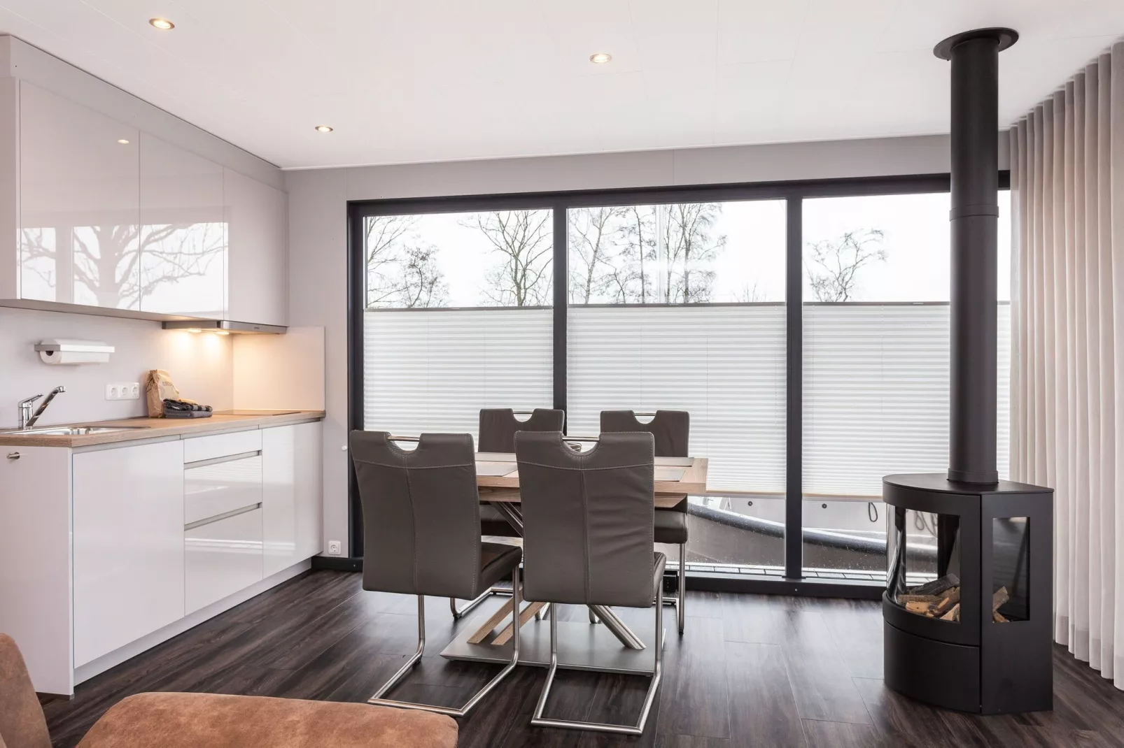Houseboat Elysium met dakterras-Keuken