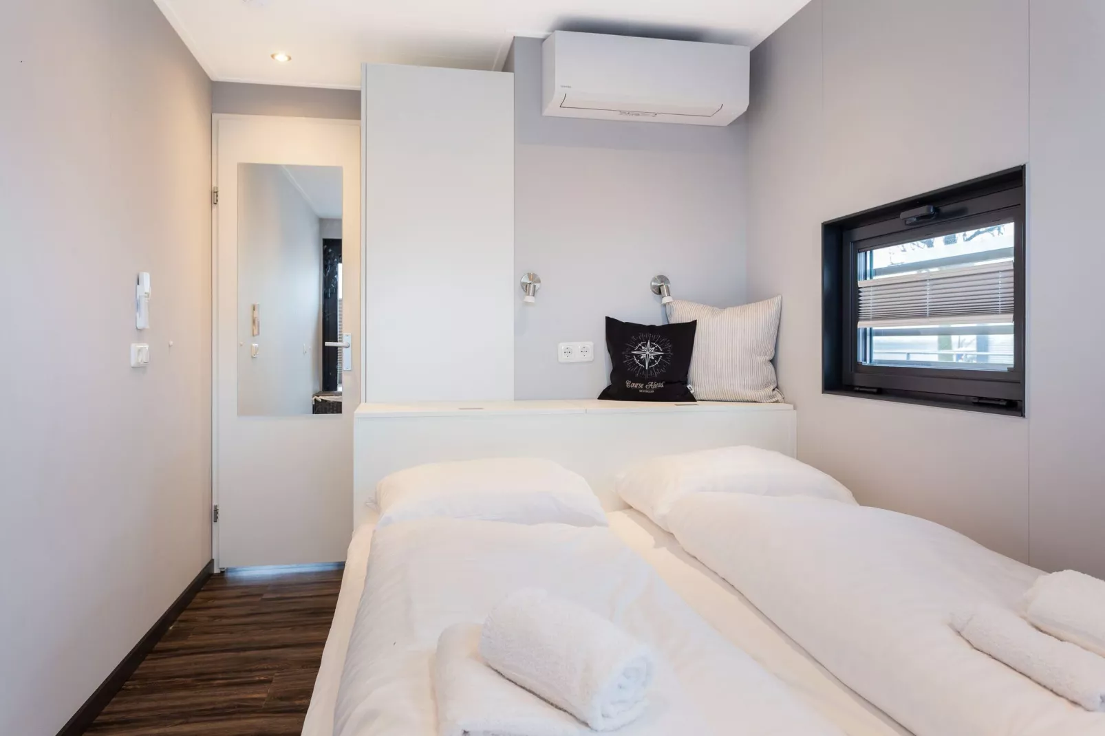 Houseboat Elysium met dakterras-Slaapkamer