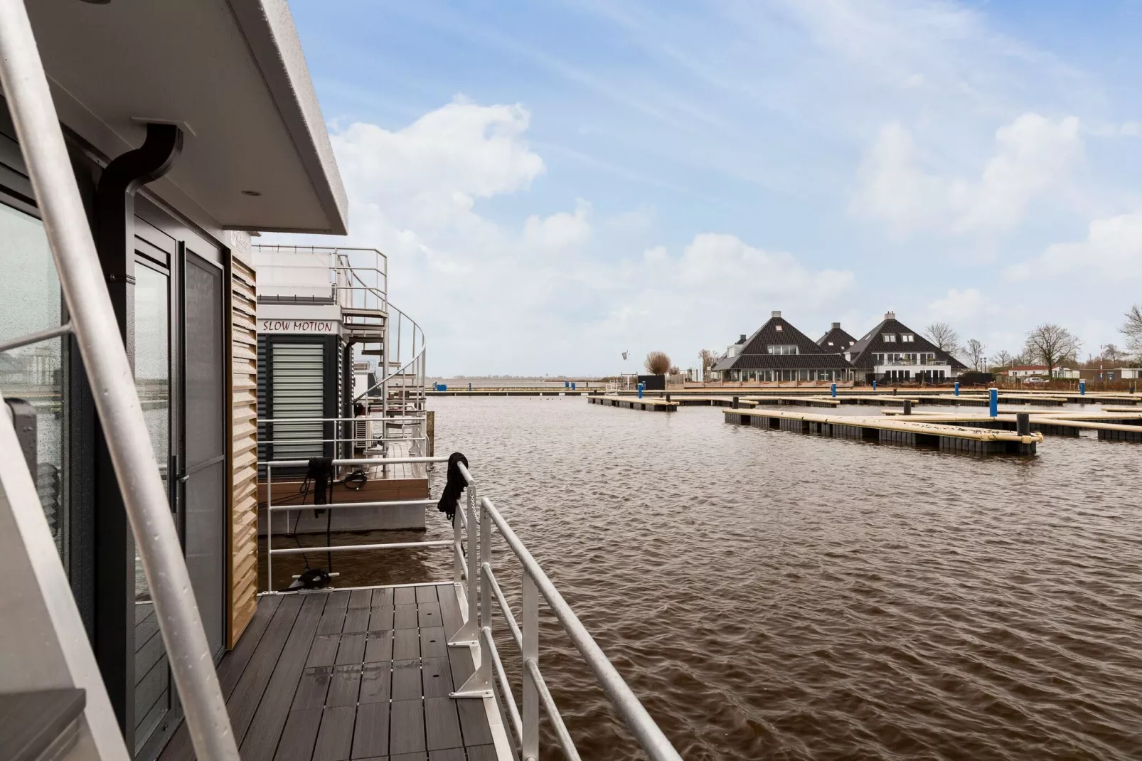 Houseboat met dakterras-Uitzicht zomer