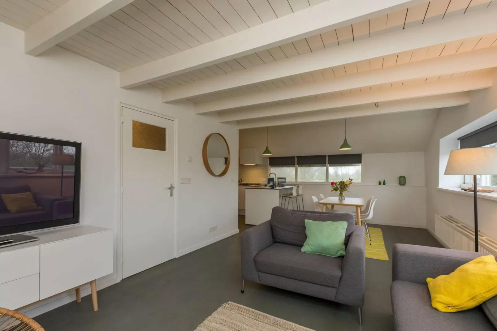 Appartement - Kon Emmaweg 6  Vrouwenpolder bovenapp-Woonkamer