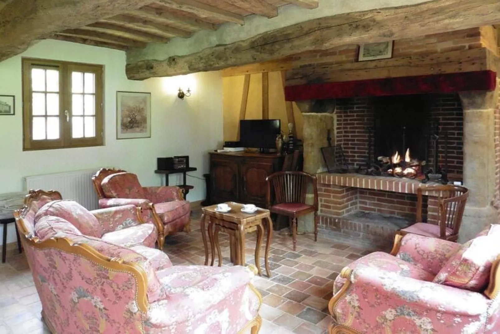 Holiday home St-Martin-aux-Buneaux-Woonkamer