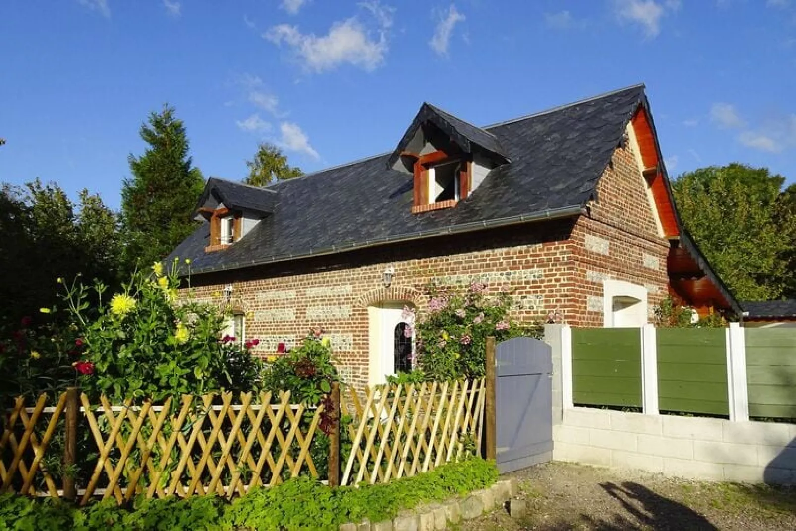 Holiday home, Les Grandes-Ventes-La Rosée-La Rosée-Buitenkant zomer