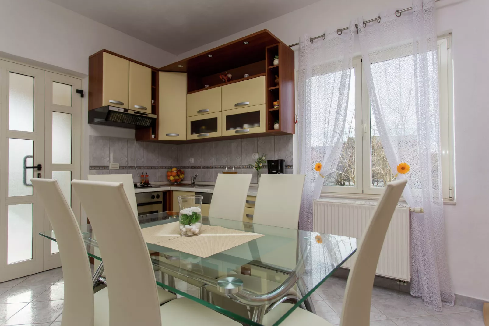 Villa Almas holiday house-Eetkamer