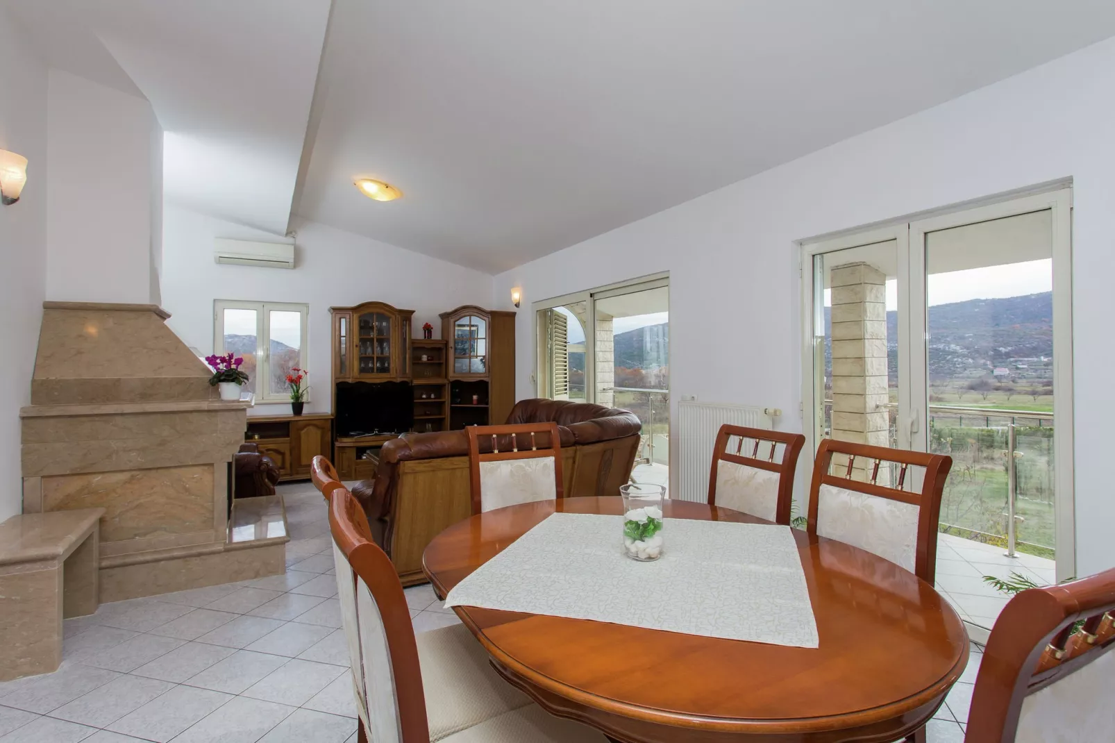 Villa Almas holiday house-Eetkamer