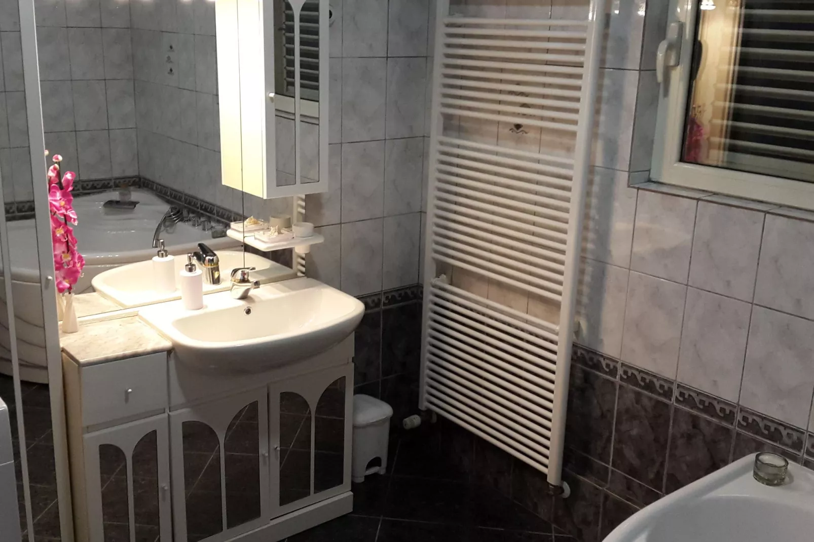 Villa Almas holiday house-Badkamer