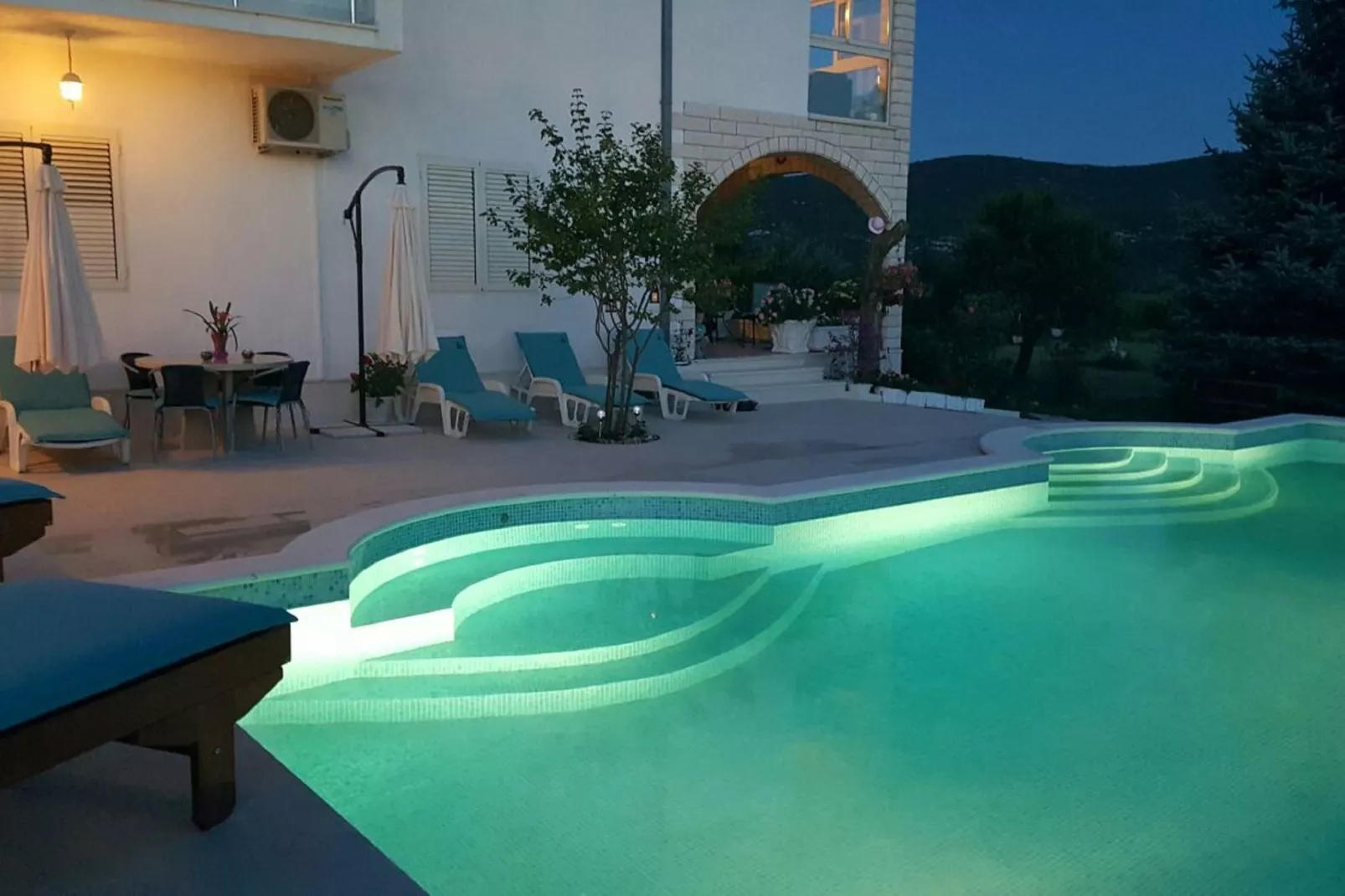 Villa Almas holiday house-Terrasbalkon