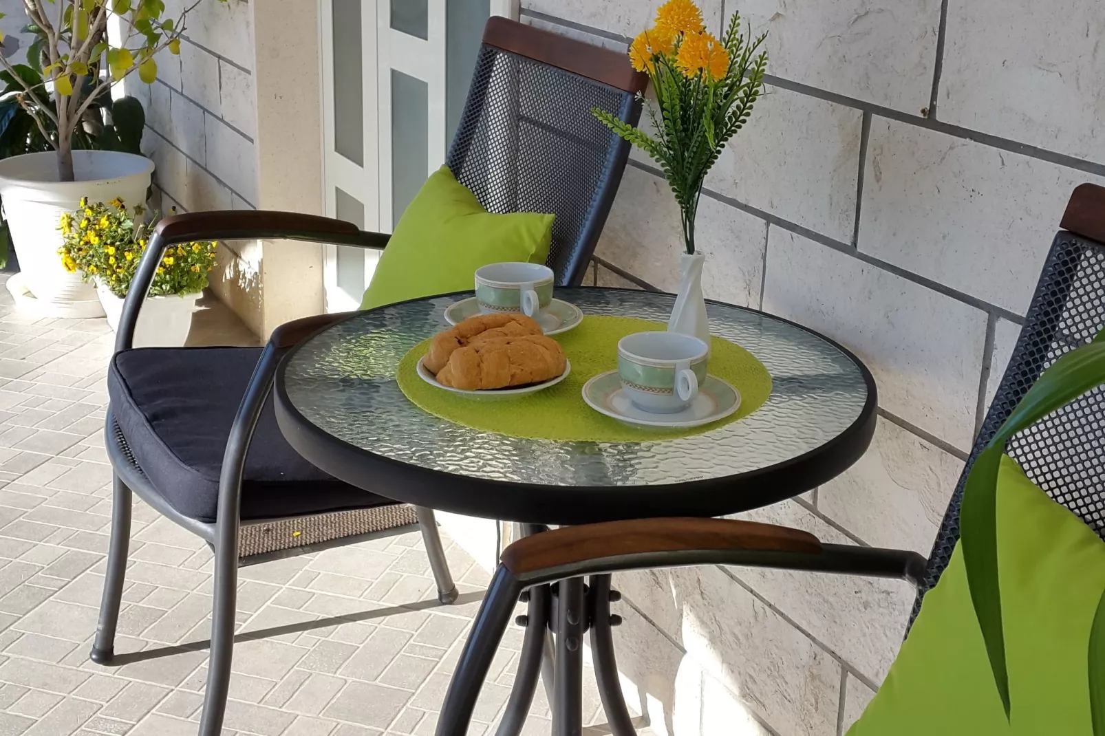 Villa Almas holiday house-Terrasbalkon