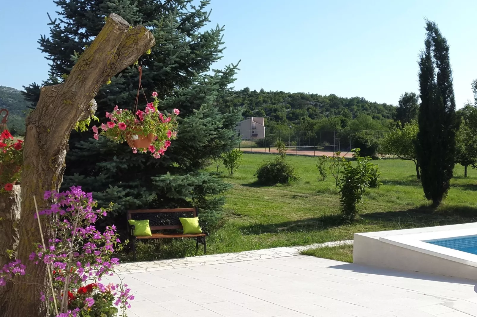 Villa Almas holiday house-Tuinen zomer