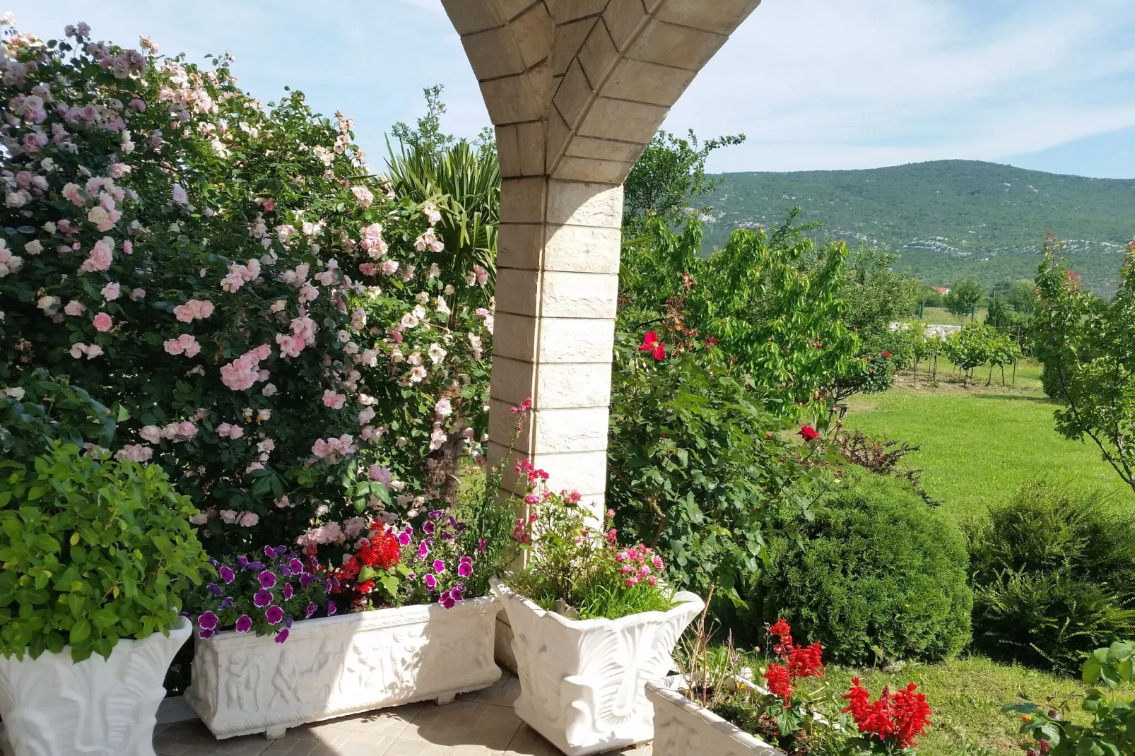 Villa Almas holiday house-Tuinen zomer