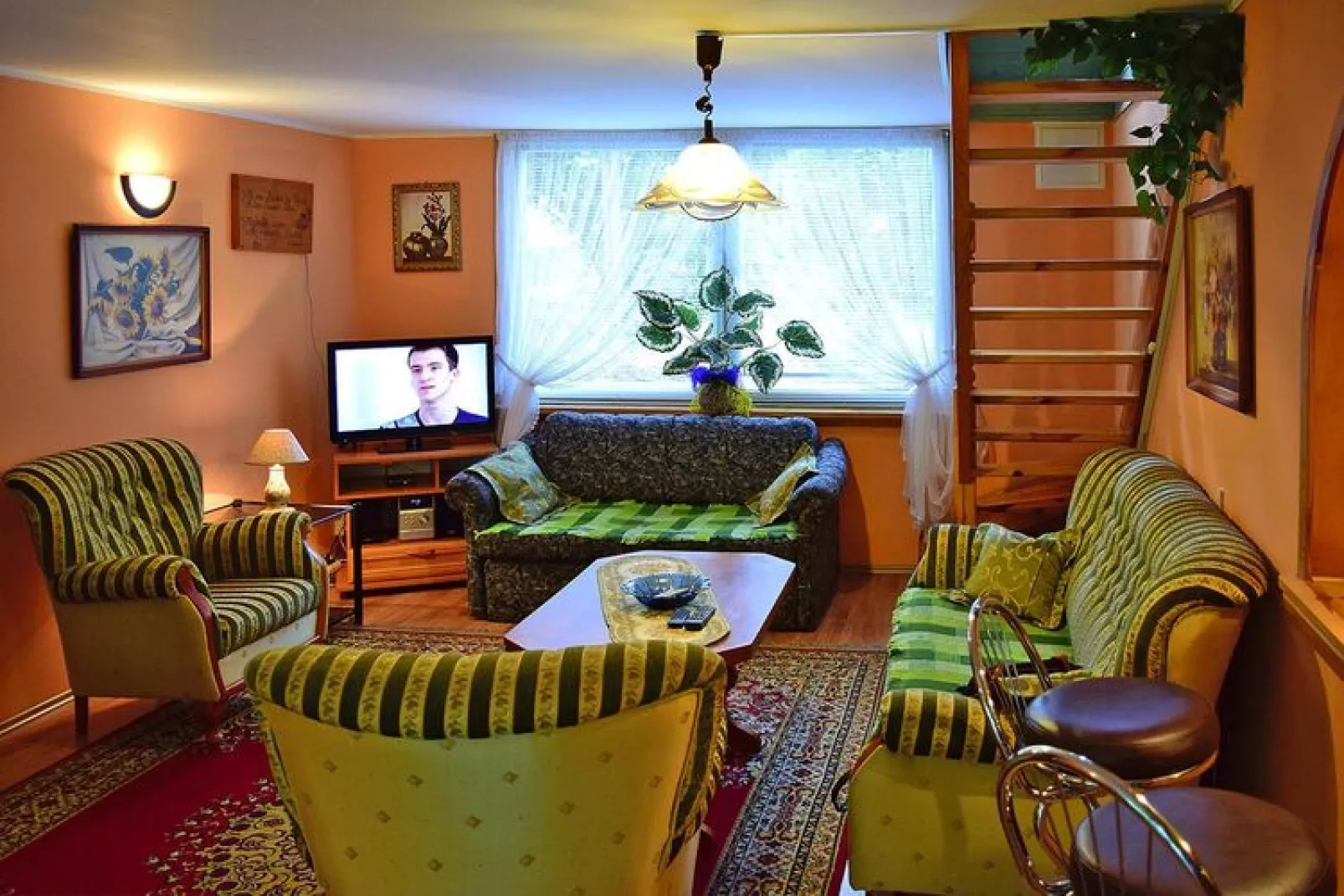 Holiday Home with whirlpool at the lake in Zakowo-Woonkamer