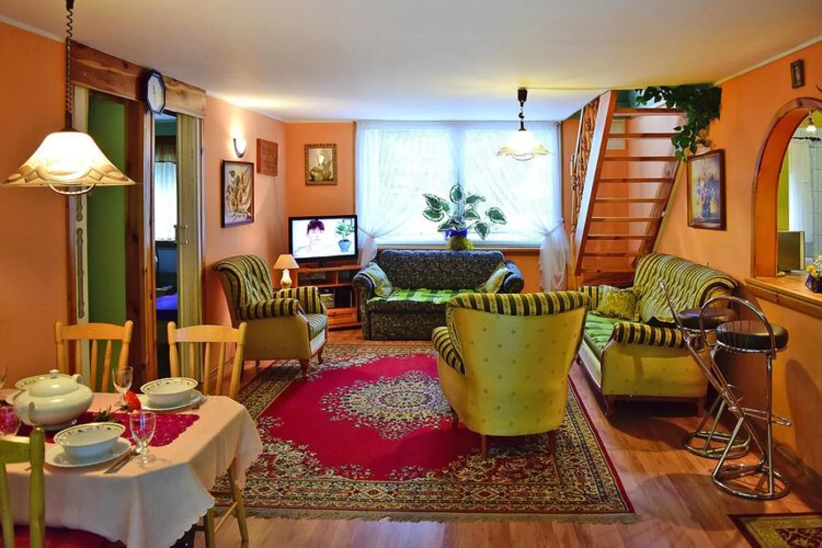 Holiday Home with whirlpool at the lake in Zakowo-Woonkamer