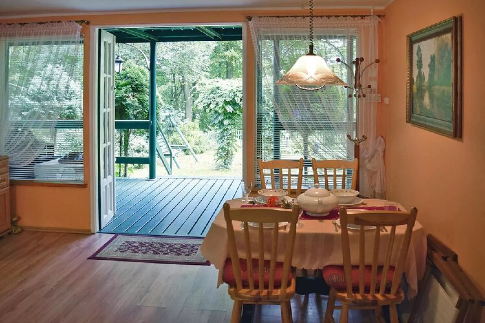 Holiday Home with whirlpool at the lake in Zakowo-Eetkamer