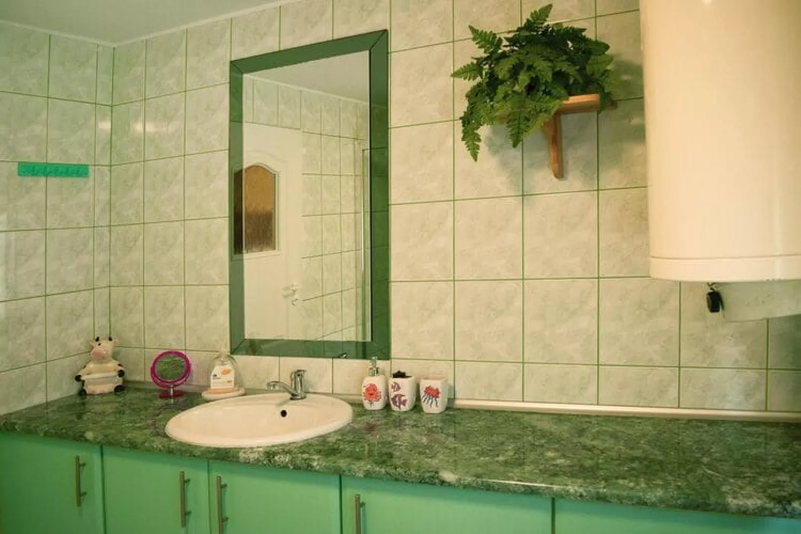 Holiday Home with whirlpool at the lake in Zakowo-Badkamer
