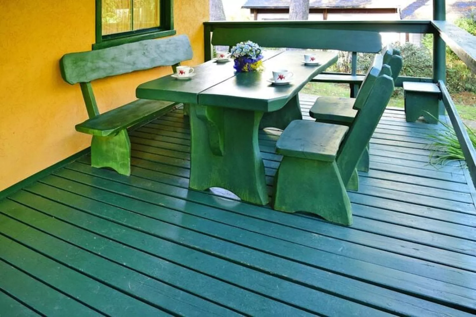 Holiday Home with whirlpool at the lake in Zakowo-Terrasbalkon
