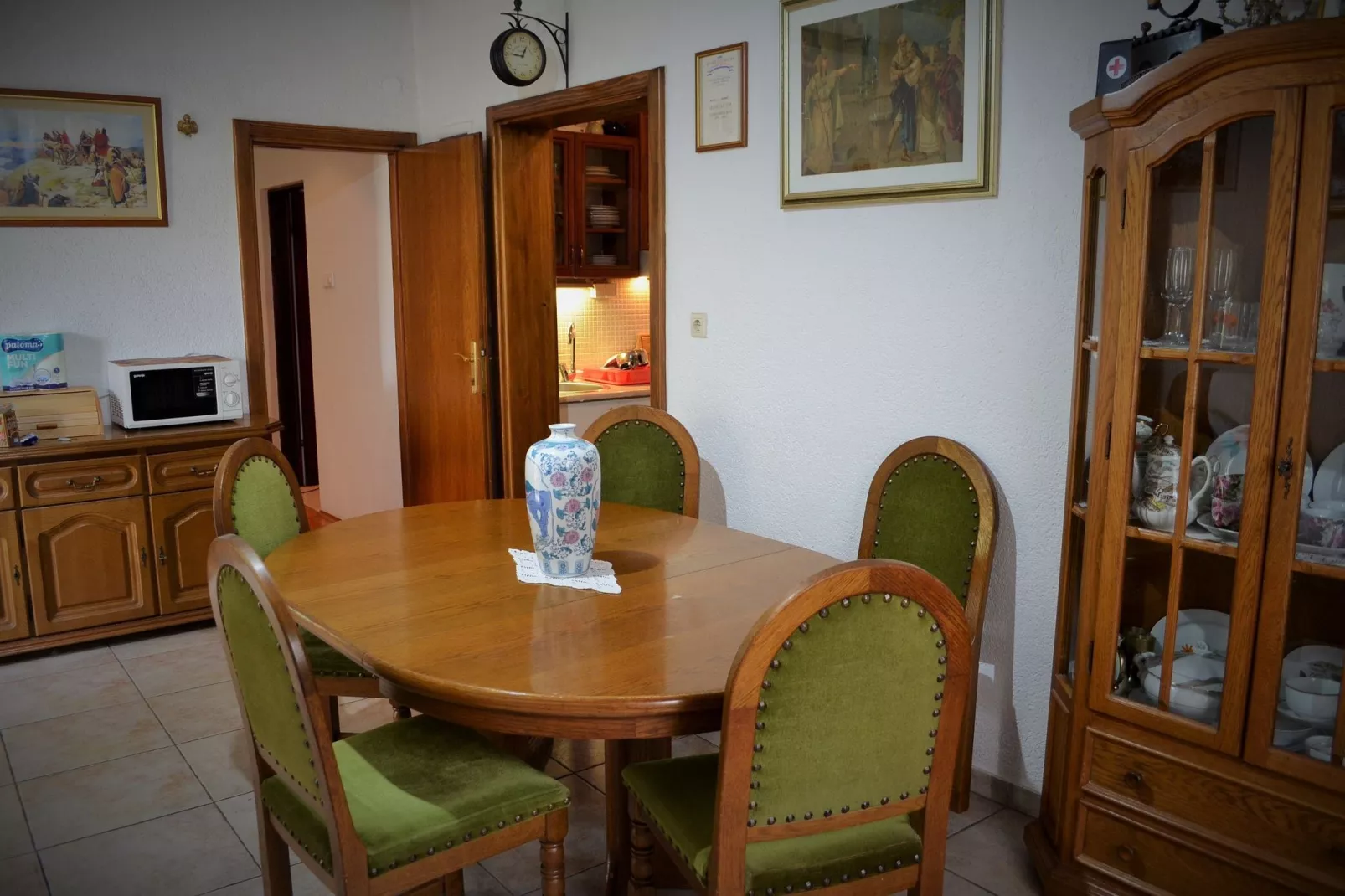 Olive apartment-Eetkamer