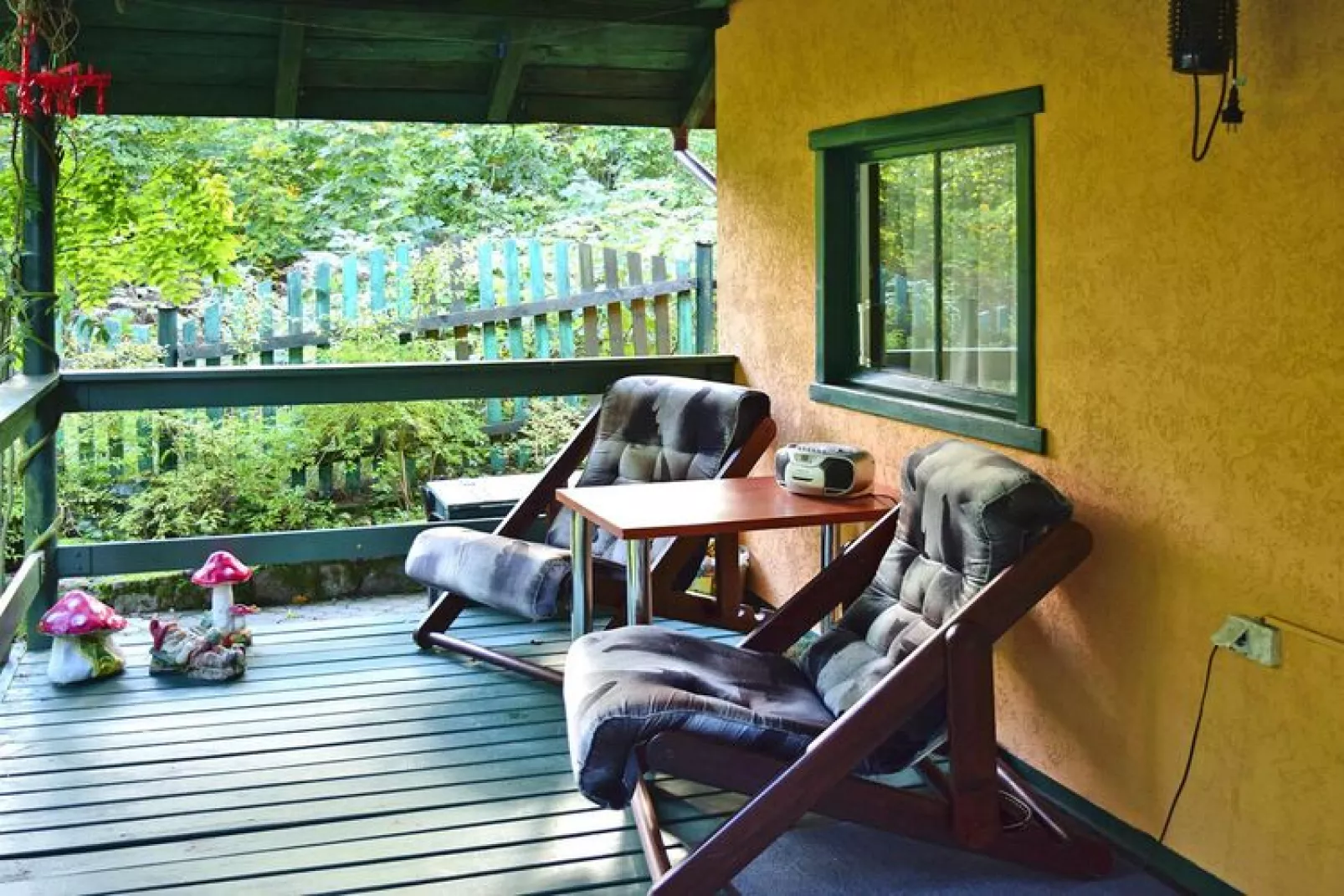 Holiday Home with whirlpool at the lake in Zakowo-Terrasbalkon
