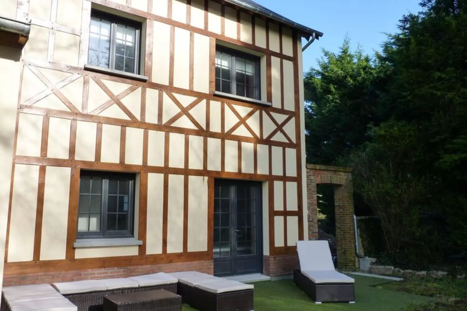 Semi-detached house Rieux - 8 pers-Buitenkant zomer