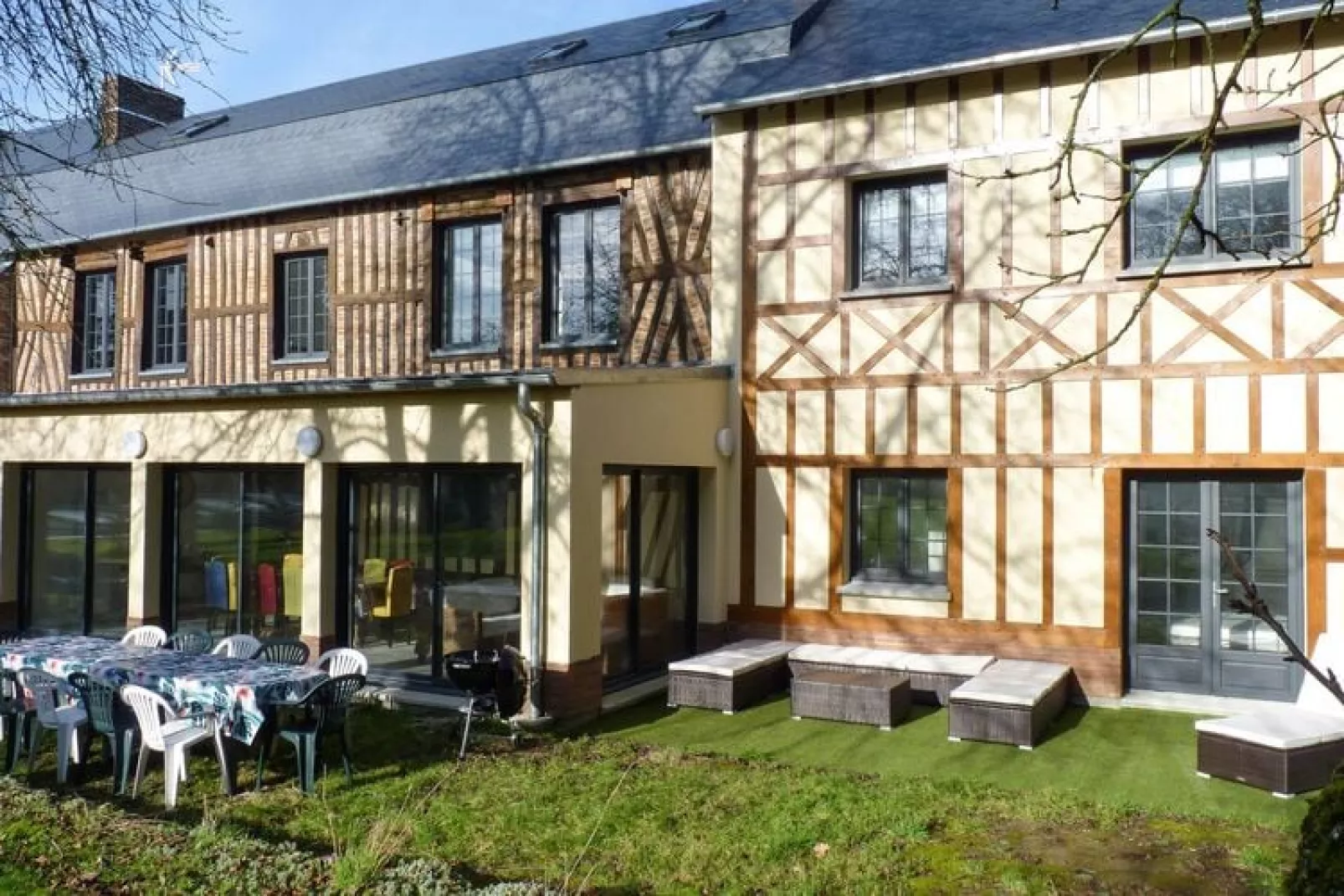 Semi-detached house Rieux - 8 pers-Buitenkant zomer