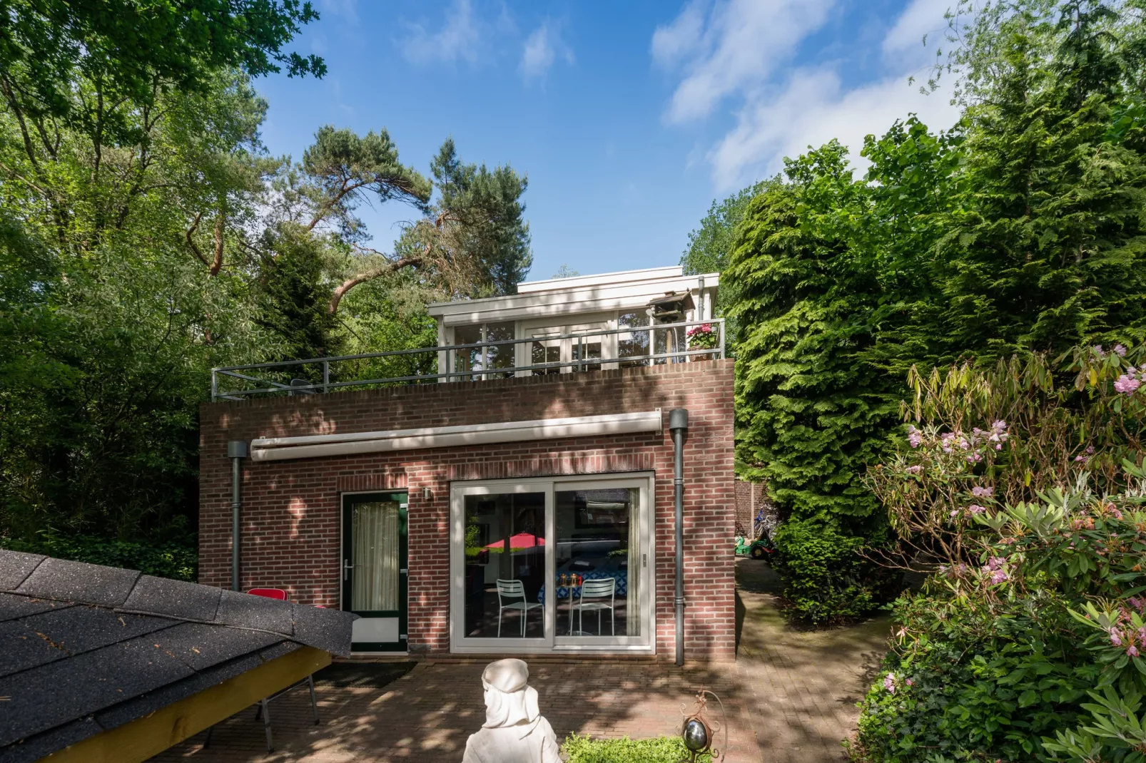 Villa Nirmala-Buitenkant zomer