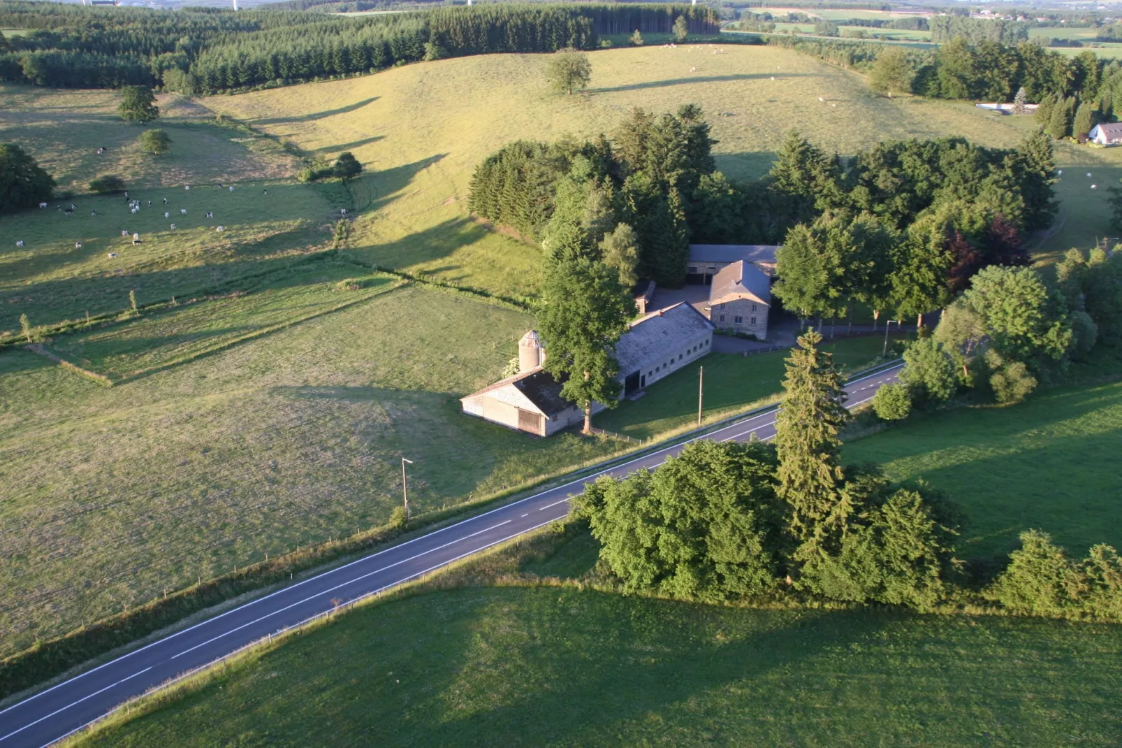 Le Moulin d'Halconreux-Buitenkant zomer