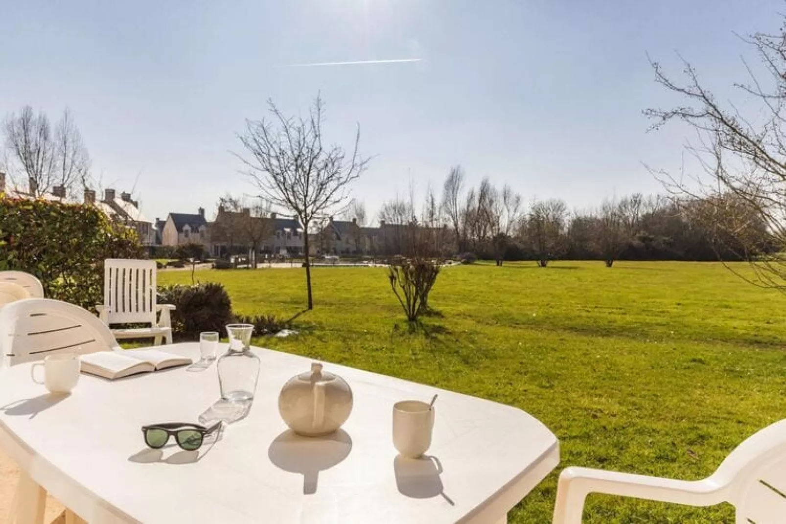 Residence Le Green Beach Port-en-Bessin-Huppain - M5 Standard House 5 p - 1 bedroom-Tuinen zomer