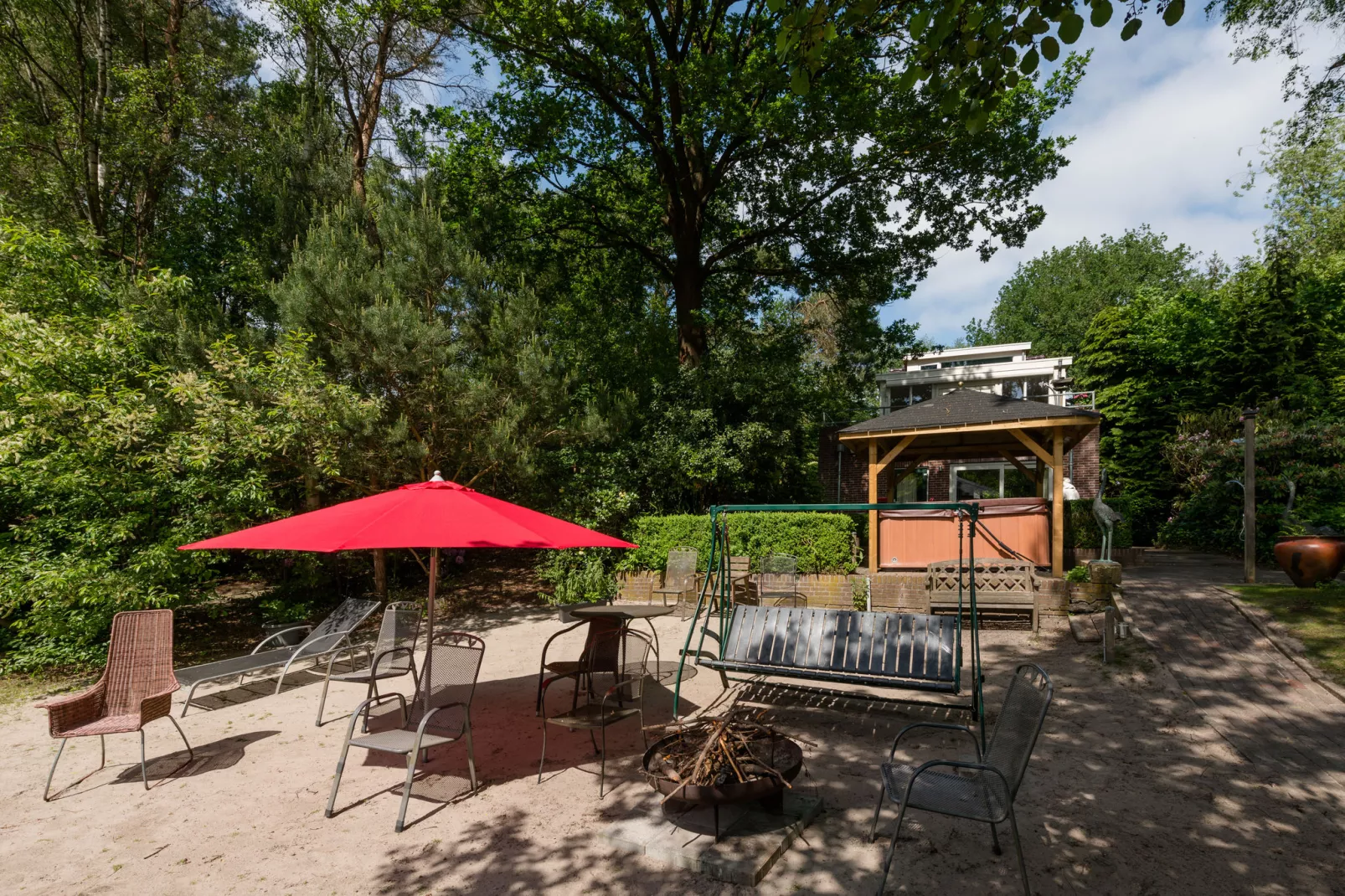 Villa Nirmala-Tuinen zomer