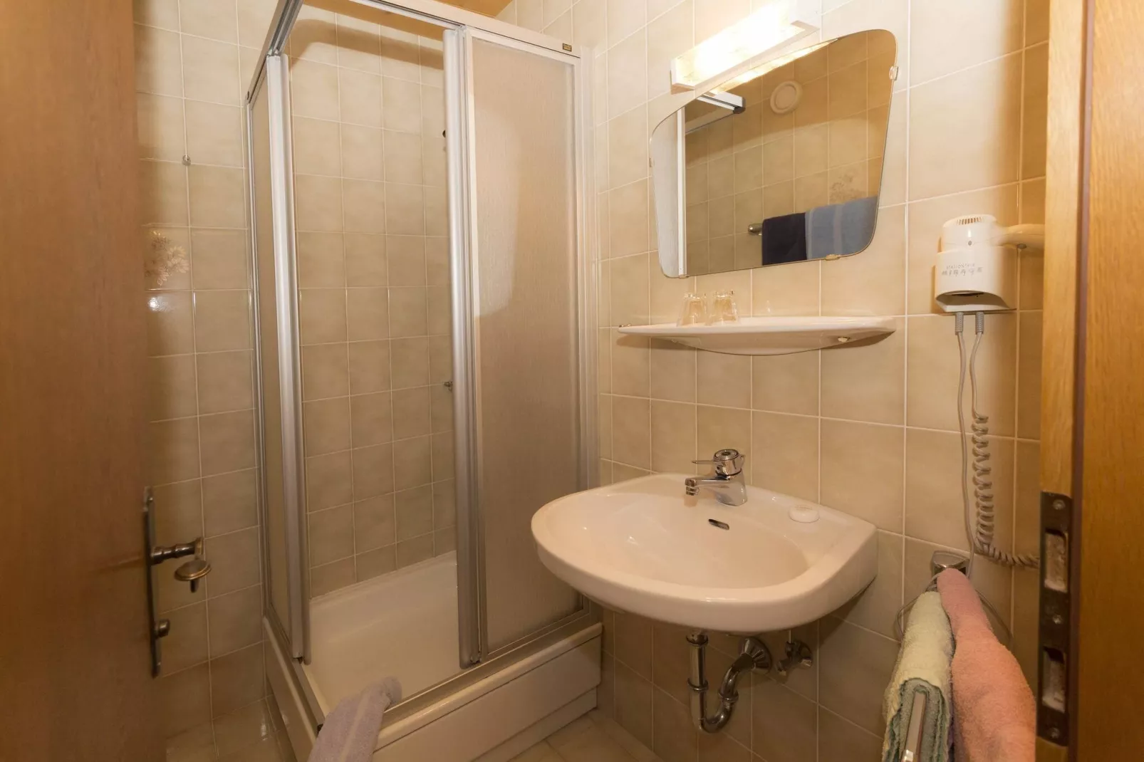 Hubergut - Ferienwohnung Anna-Badkamer