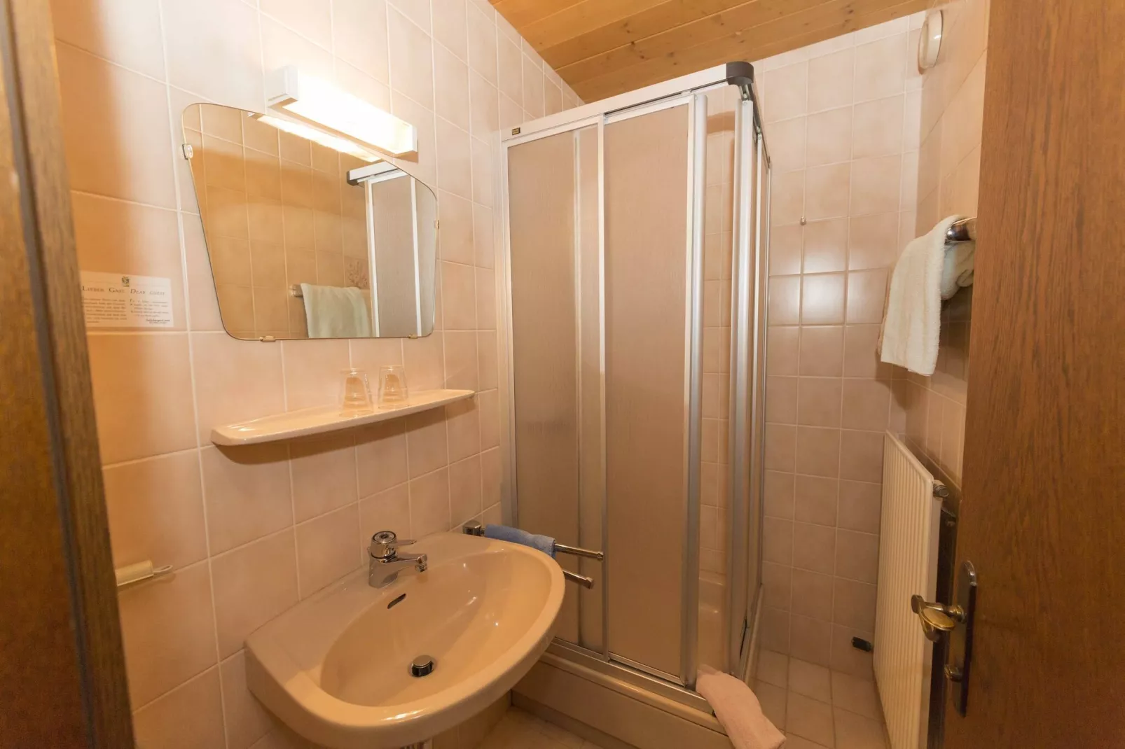 Hubergut - Ferienwohnung Anna-Badkamer