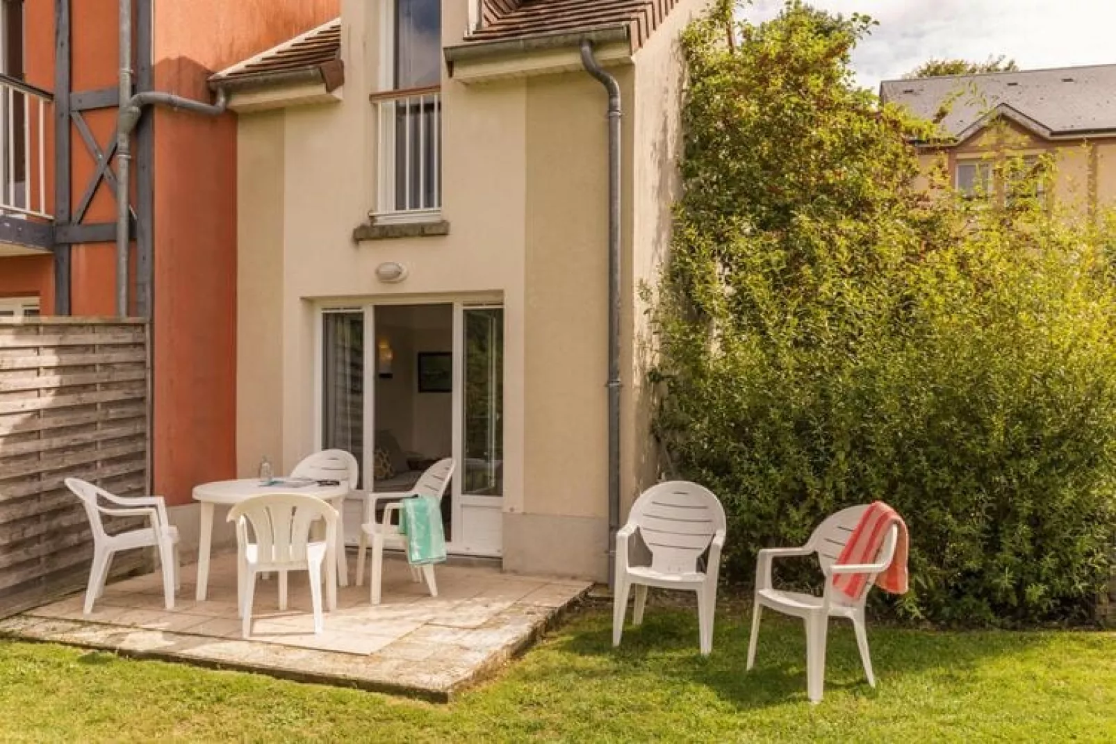 Holiday village Normandy Garden Branville - 24 Standard Apt 4 p - 1 bedroom - Quartier du Hameau-Terrasbalkon