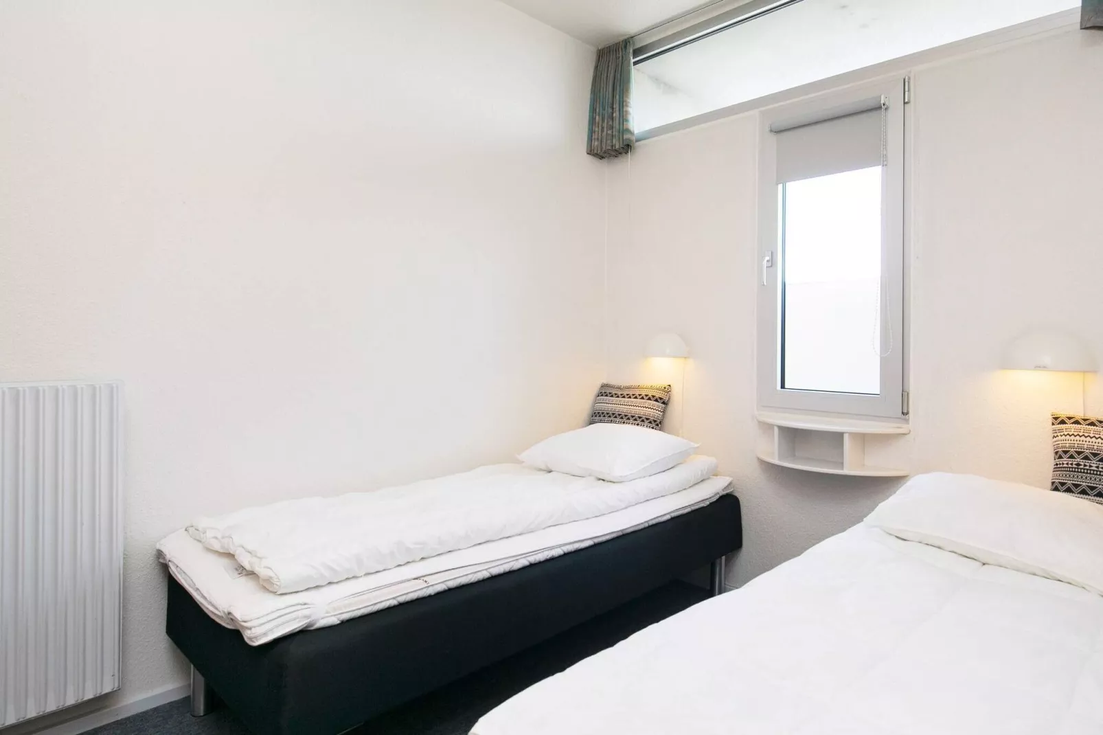 2 room less good location-Binnen