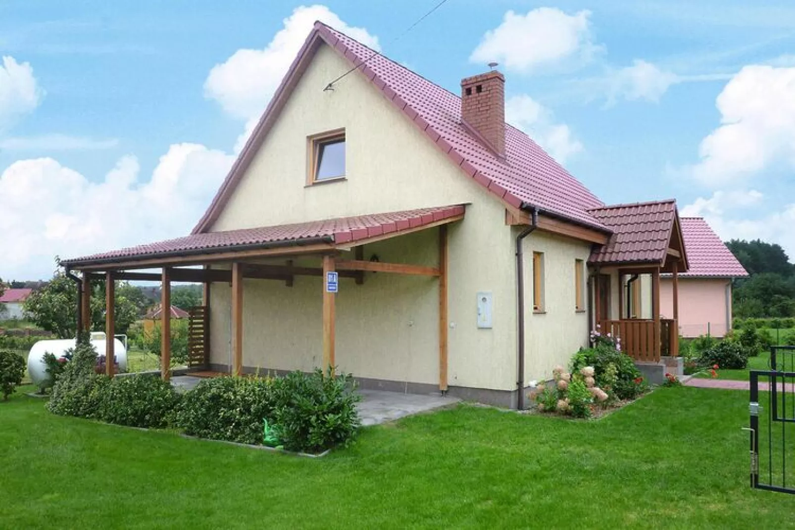 Holiday home Dargobadz-Buitenkant zomer