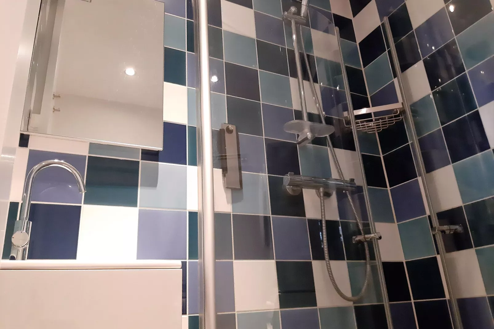 Sfeervol vakantiehuis in Edam met tuin-Badkamer