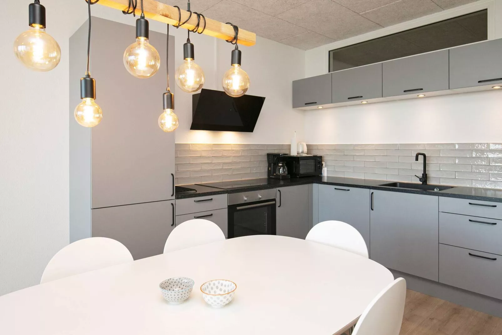 2½ room renovated,partially seaview-Binnen