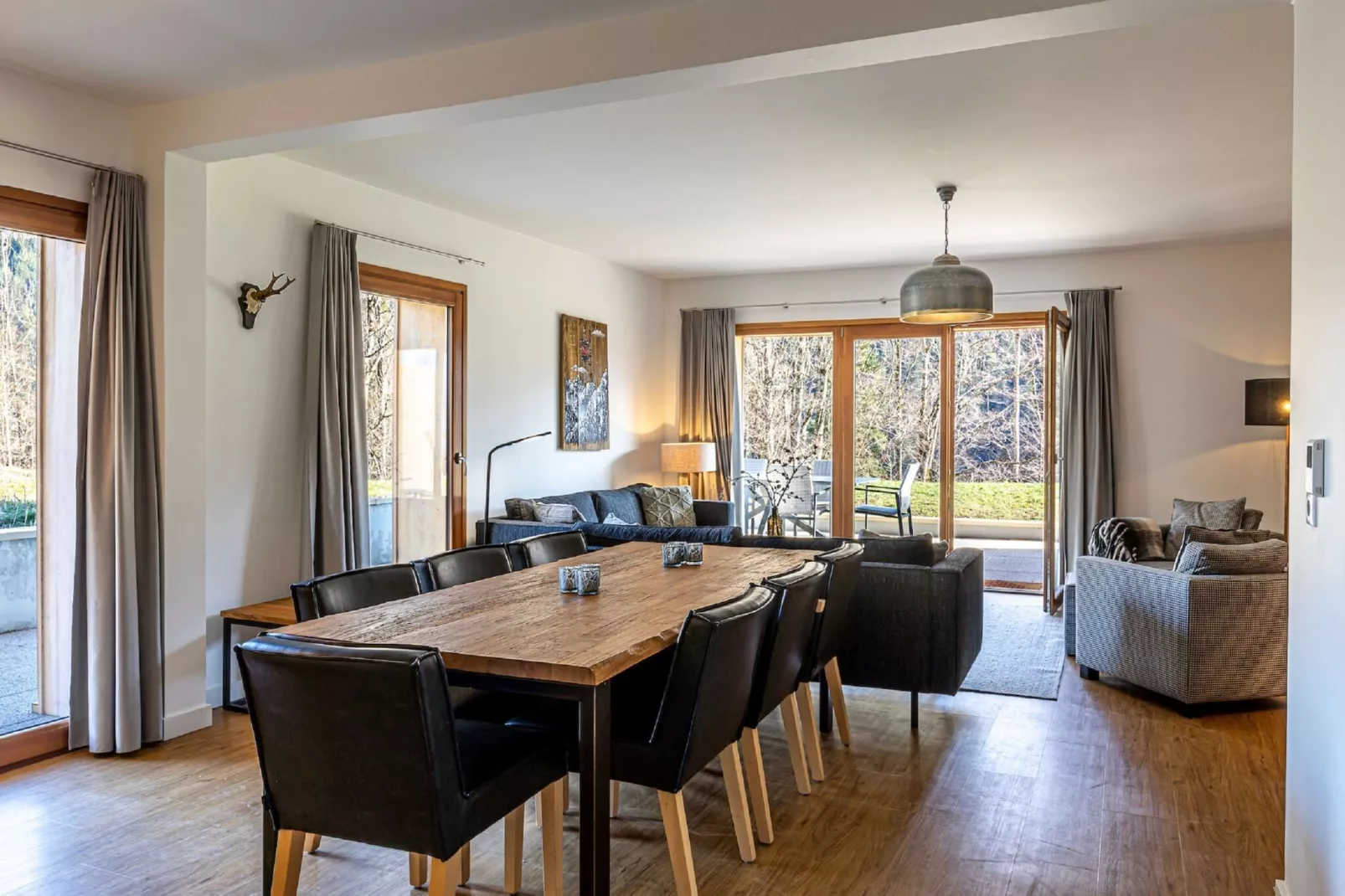 App. 8p.-Eetkamer