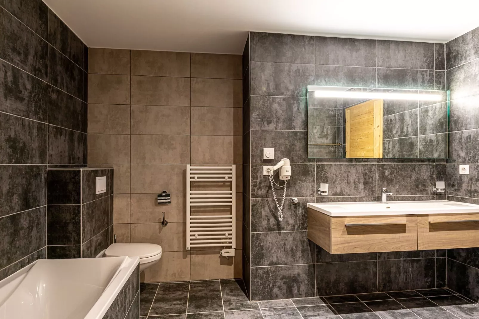 App. 8p.-Badkamer