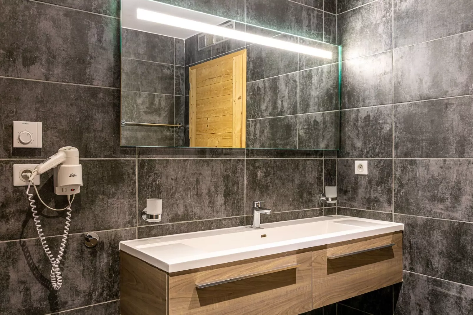 App. 8p.-Badkamer