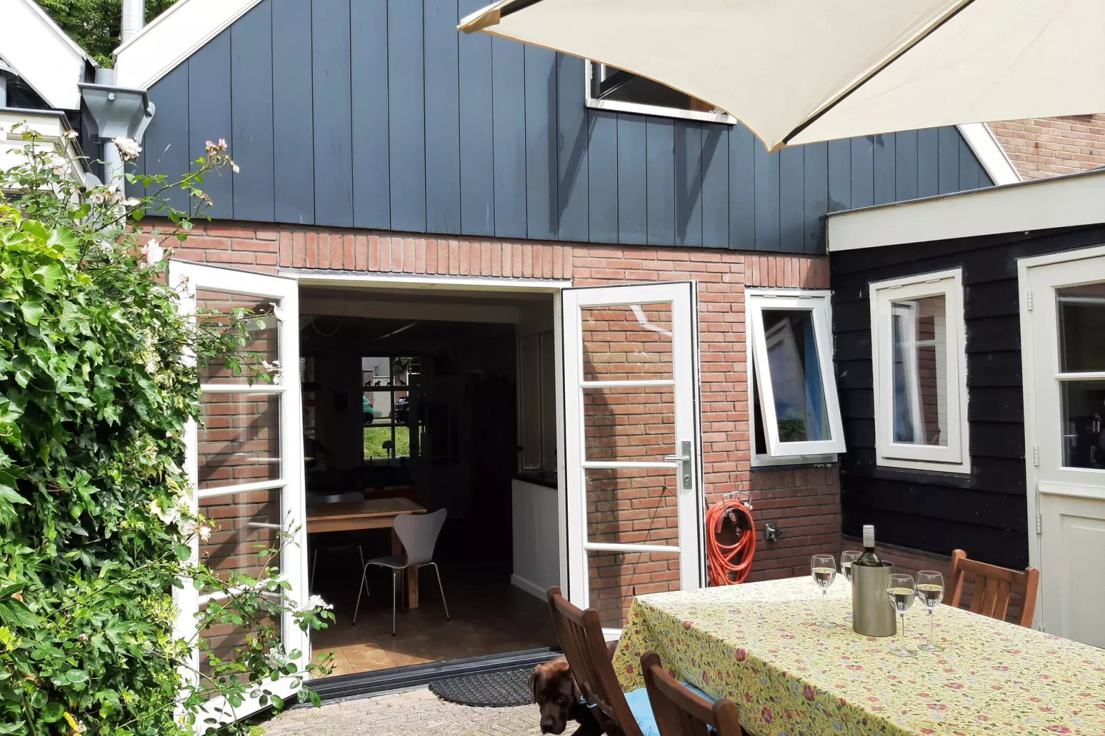 Sfeervol vakantiehuis in Edam met tuin-Buitenkant zomer