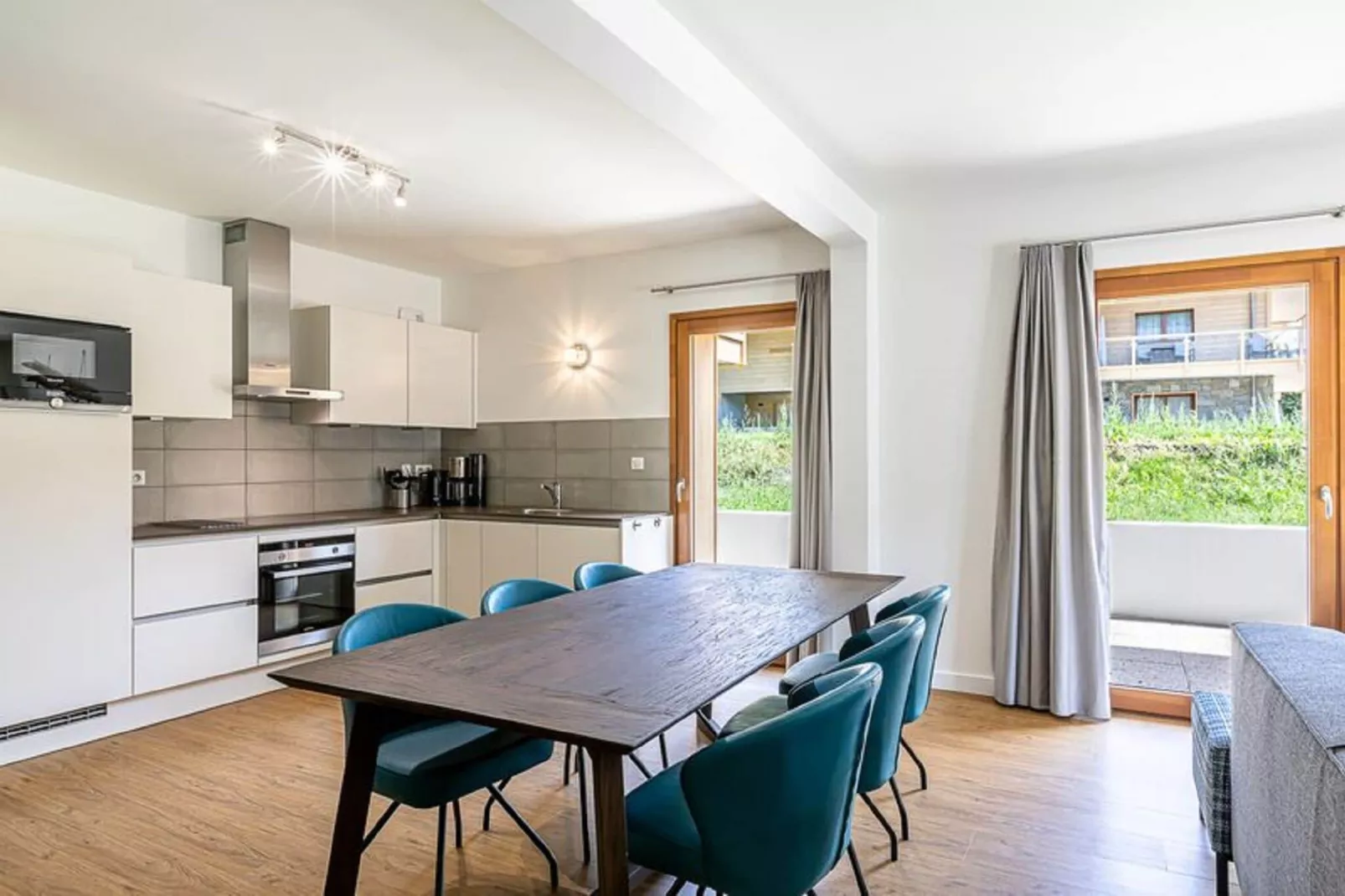 App. 6p.-Eetkamer
