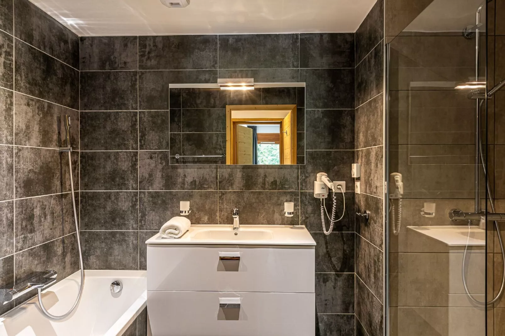 App. 6p.-Badkamer