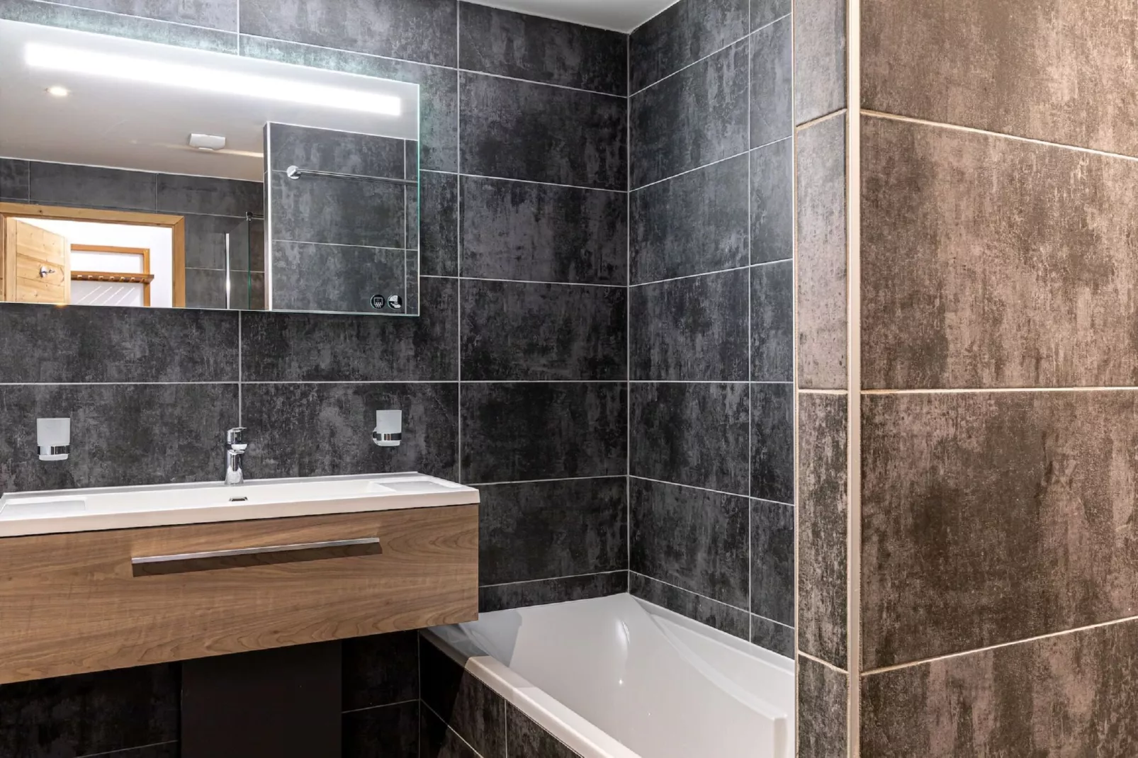 App. 8p. jacuzzi-Badkamer