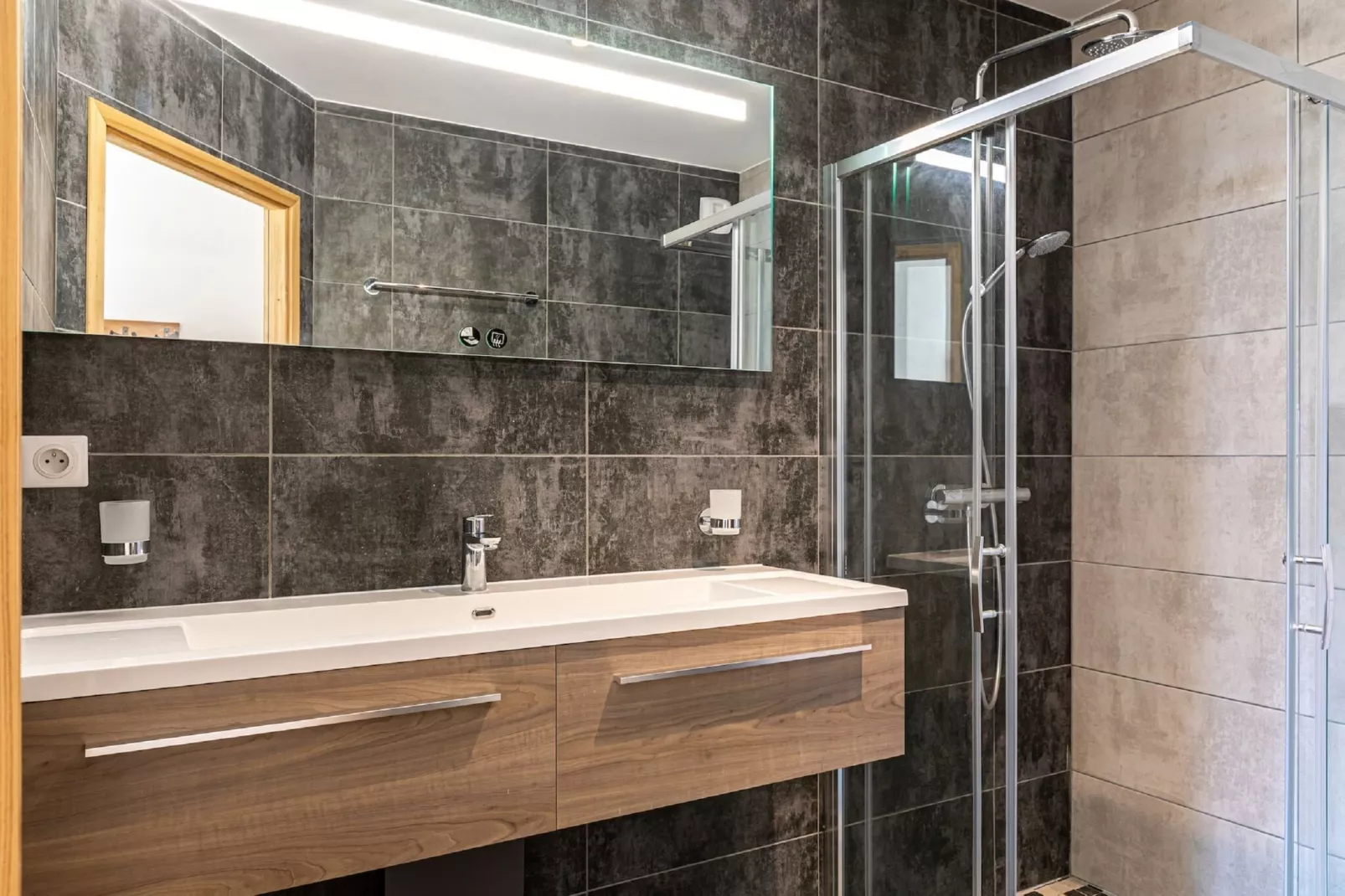 App. 8p. jacuzzi-Badkamer