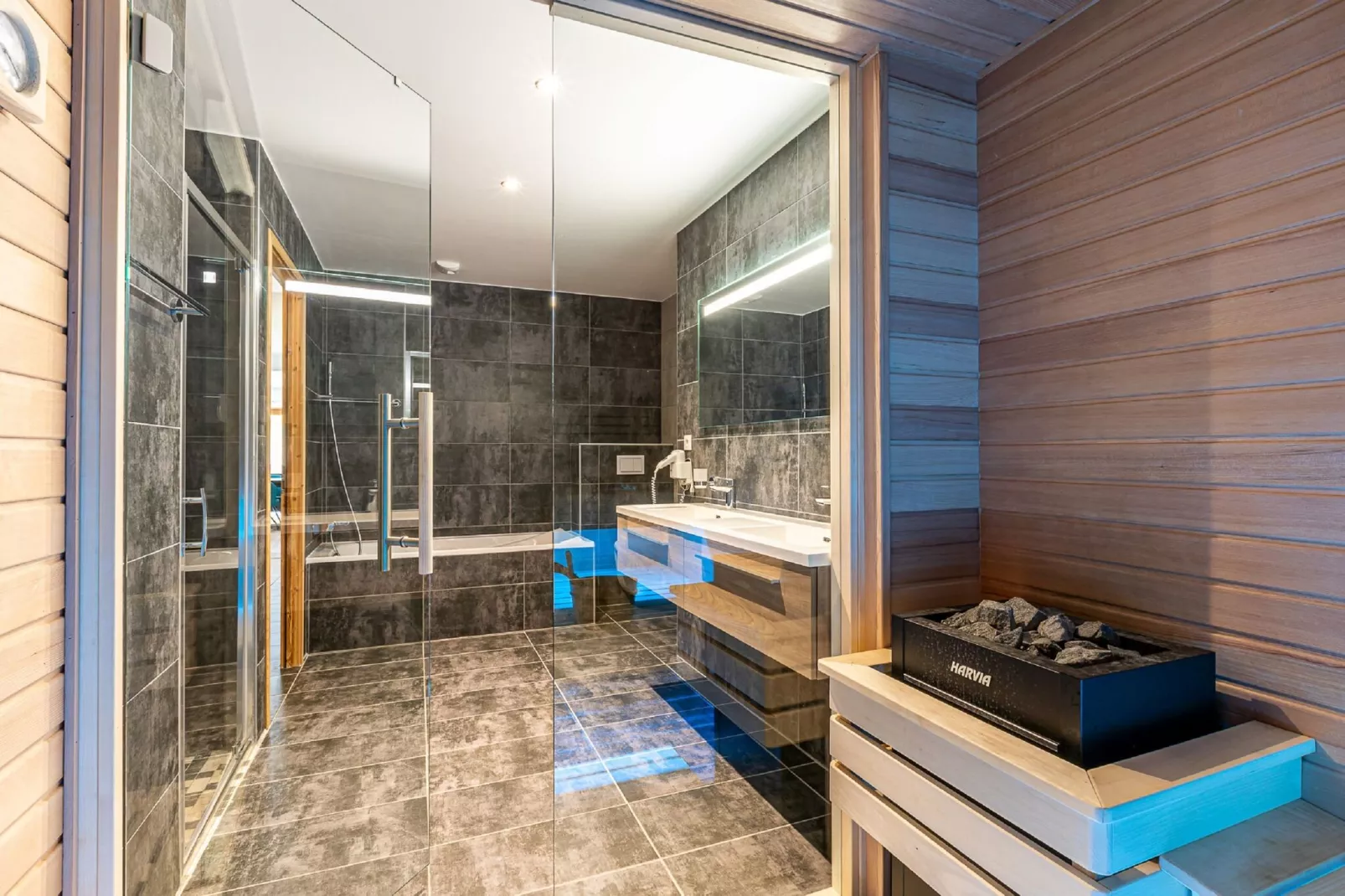App. 7p. sauna-Badkamer