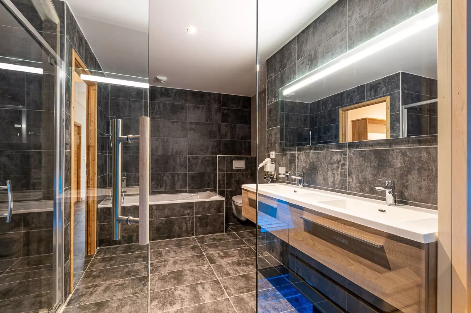 App. 7p. sauna-Badkamer