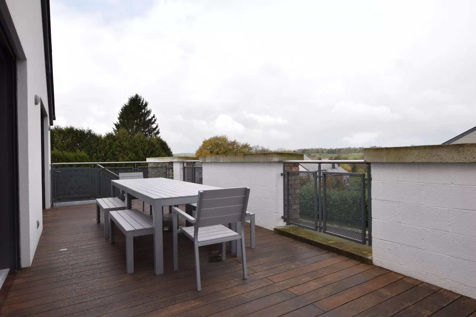 Ruim appartement midden in de natuur van Bouillon met balkon-Terrasbalkon