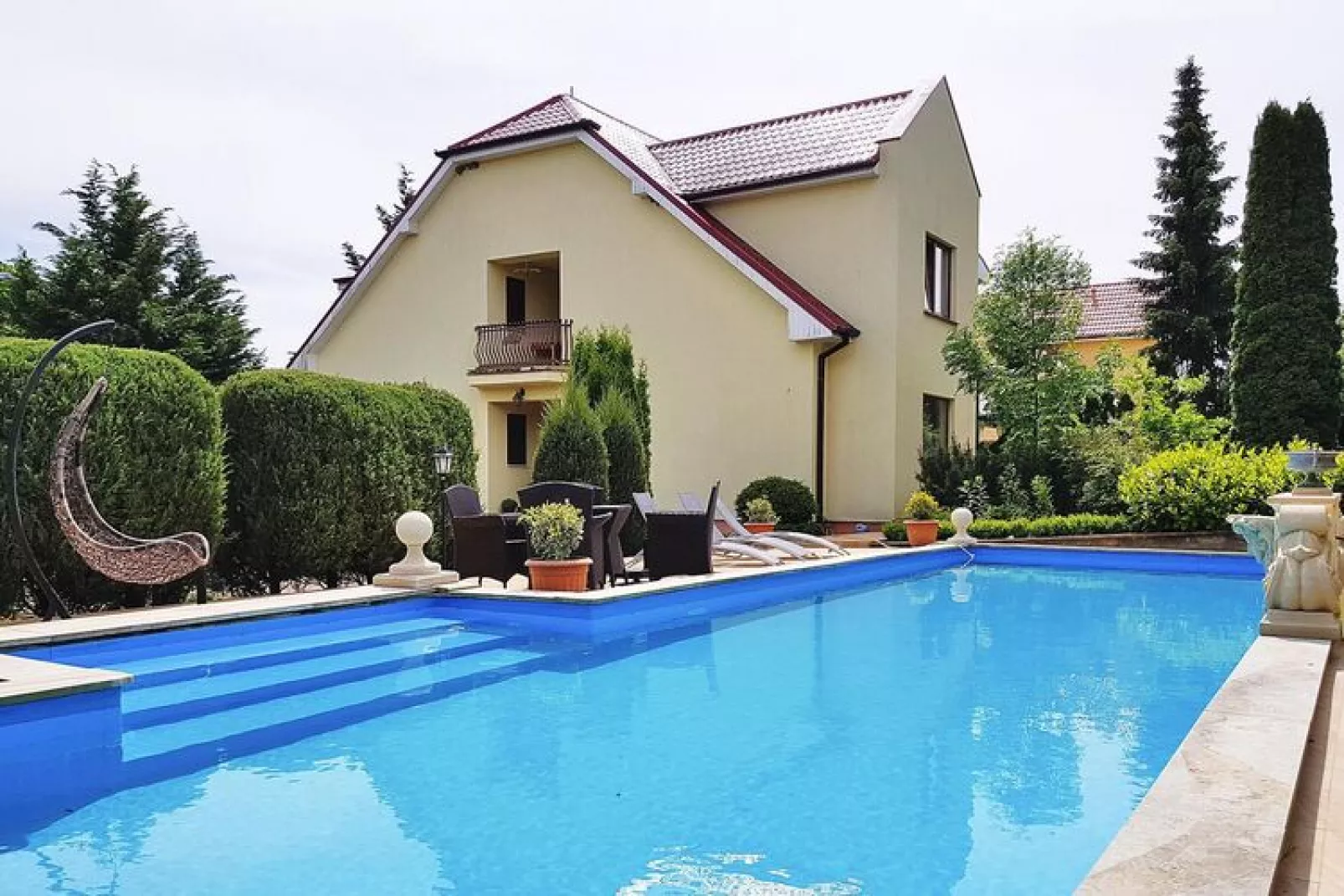 Komfortowy dom wakacyjny z prywatnym basenem dla 8 osób w Trzesaczu