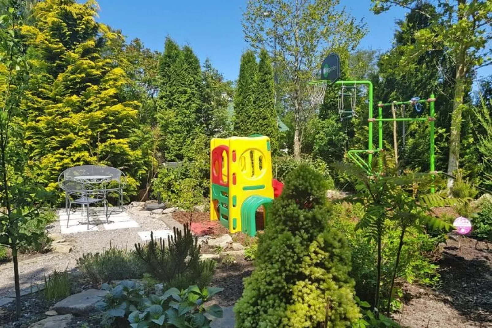 Komfortowy dom wakacyjny z prywatnym basenem dla 8 osób w Trzesaczu-Tuinen zomer