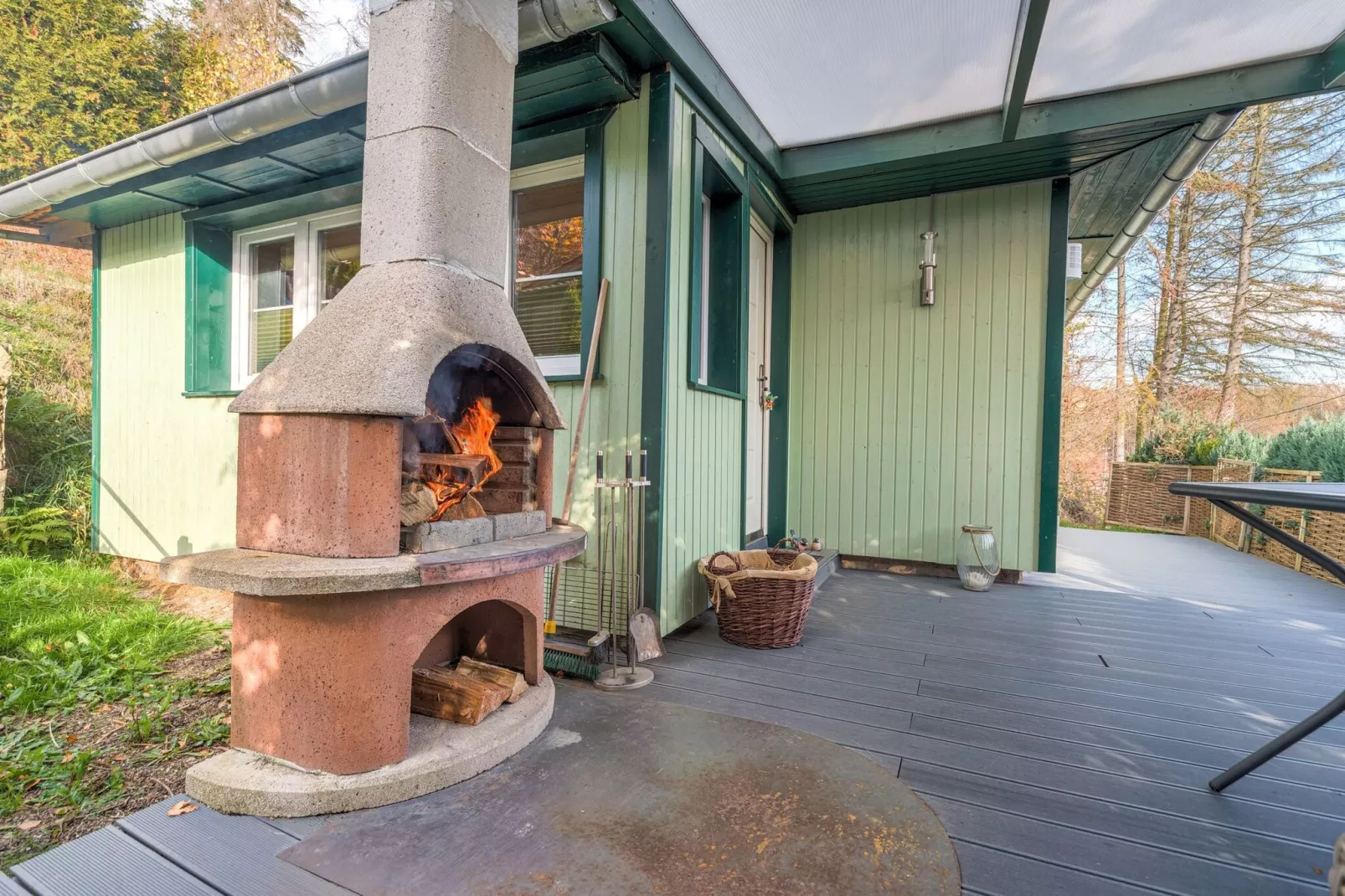 Vakantiehuis met terras naast het bos