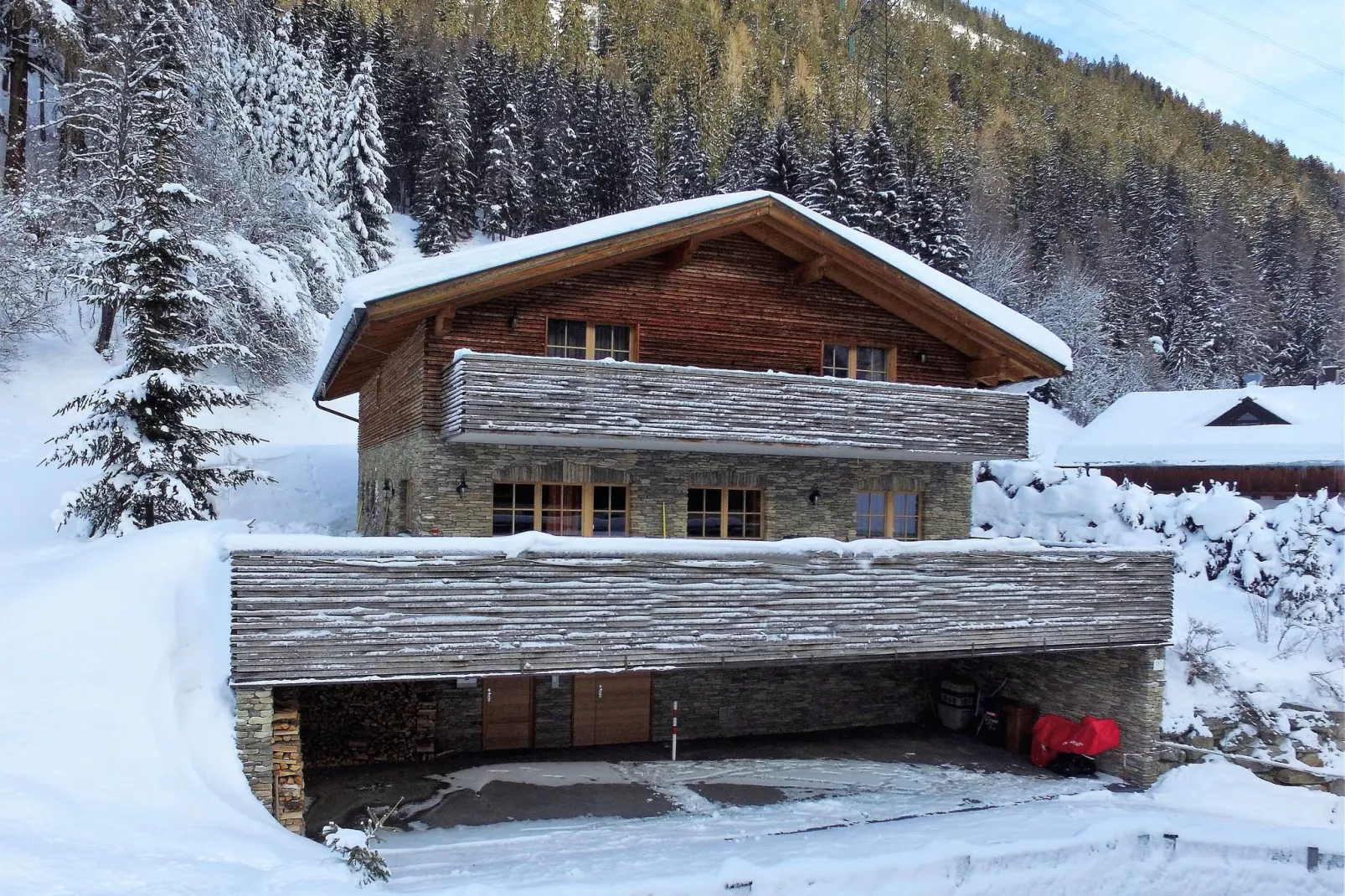Luxus-Chalet Alpinum-Exterieur winter