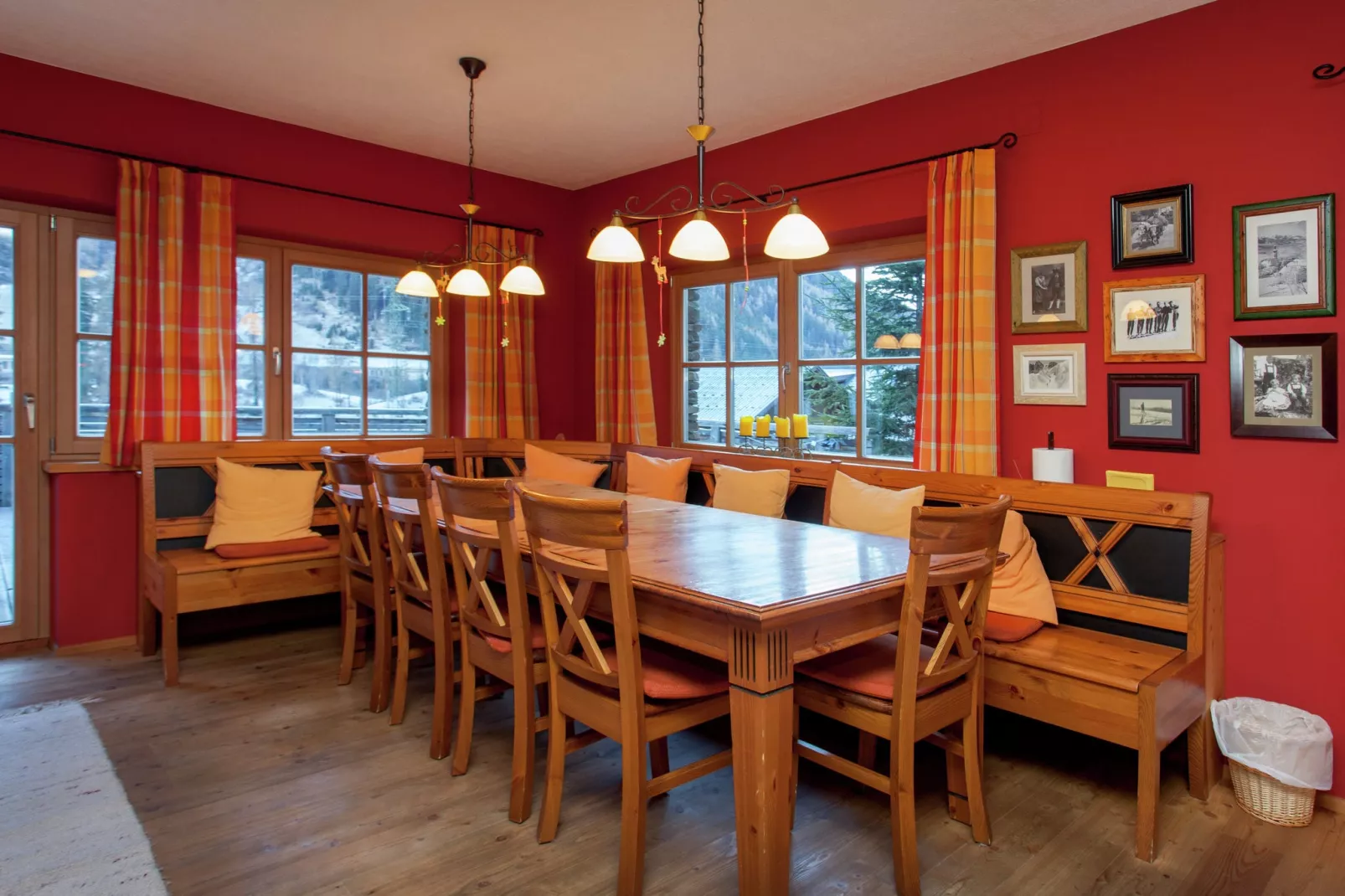 Luxus-Chalet Alpinum-Eetkamer